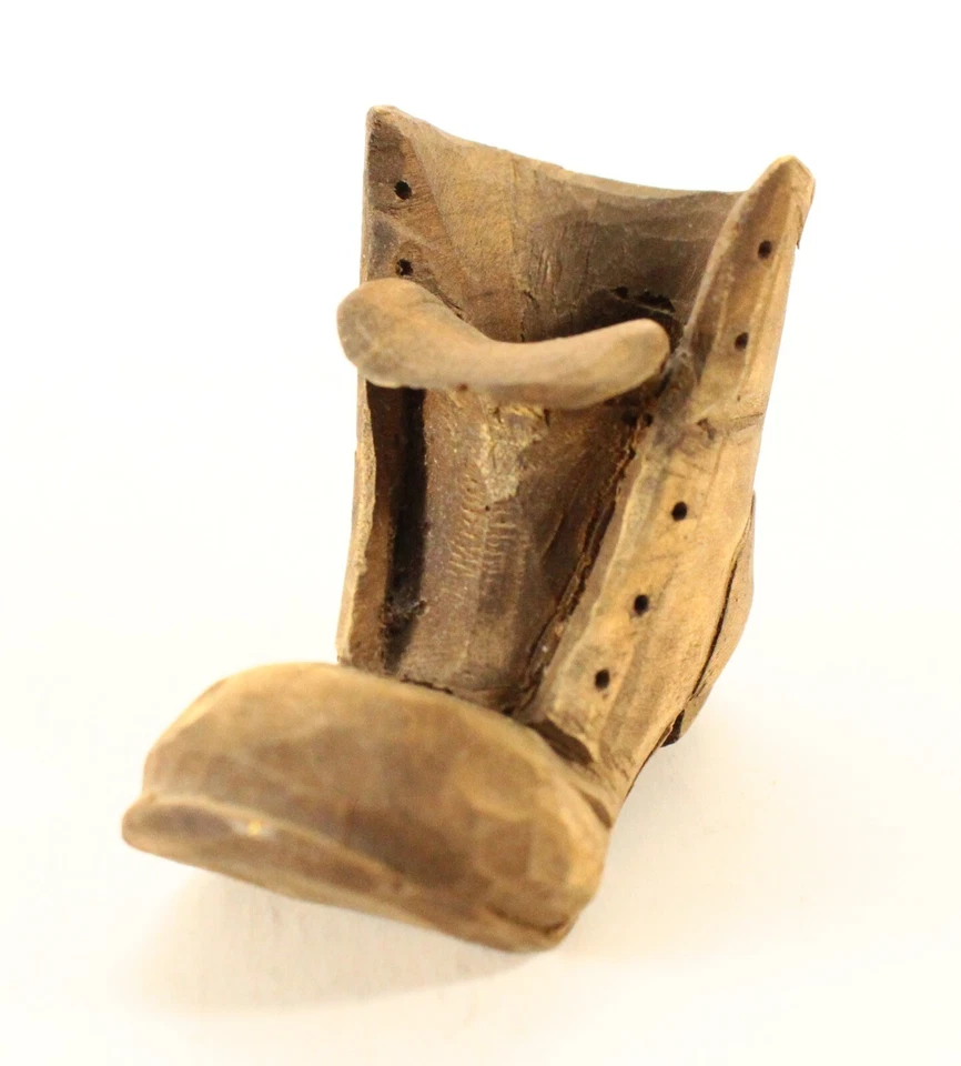 = Zapato de madera tallado vintage diminutivo novedad, estilo The Mouseman of London Foto 4 de 4