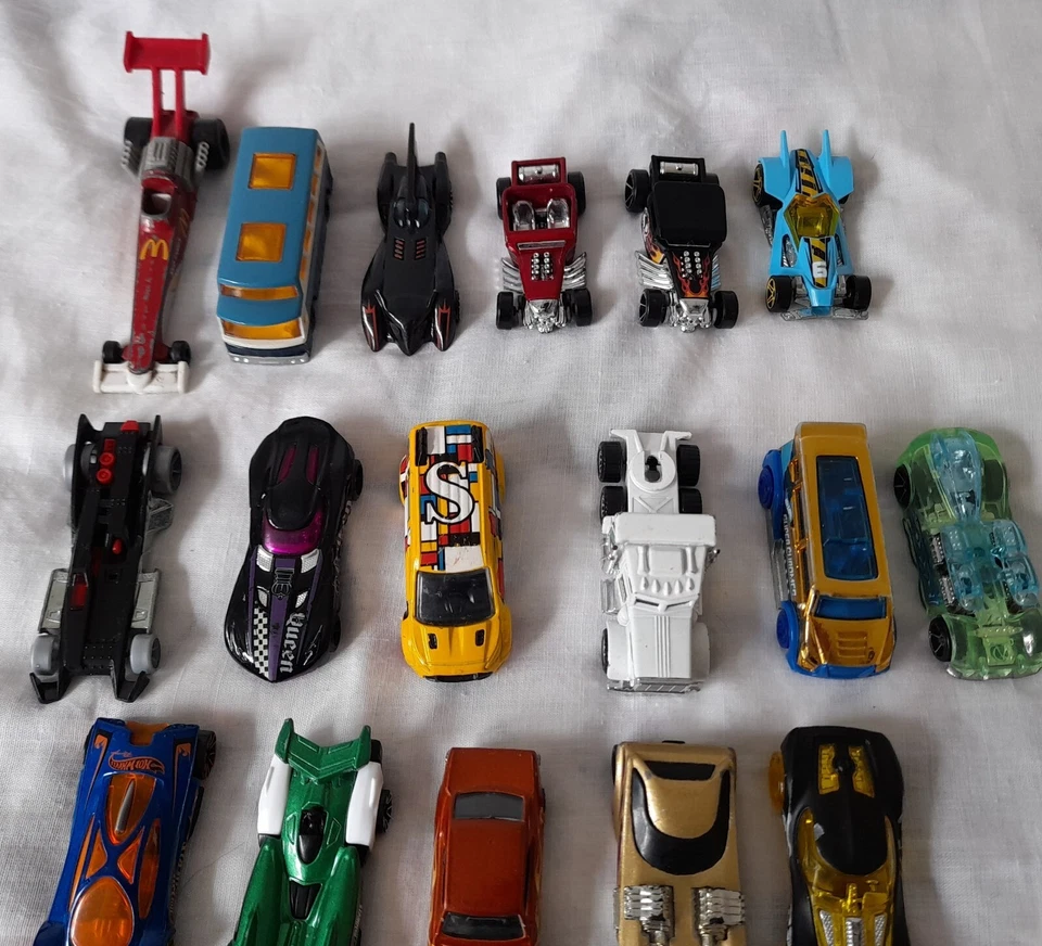 Paquete Hot Wheels X 20 Raro McDonalds Dragstar Raro Batimóvil Raro Autobús Aeropuerto Foto 2 de 4