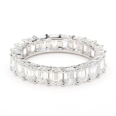 14K Weißgold Full Eternity Ring mit Smaragdschliff Lab Grown Diamanten