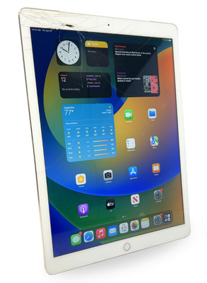 Apple iPad Pro 12.9'' 1st Gen 128GB A1652 (Carrier Unknown) Damaged A1652