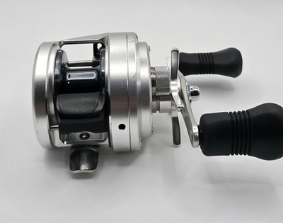 Shimano Ocea Calcutta 200 HG Baitcast Reel Right Hand from Japan