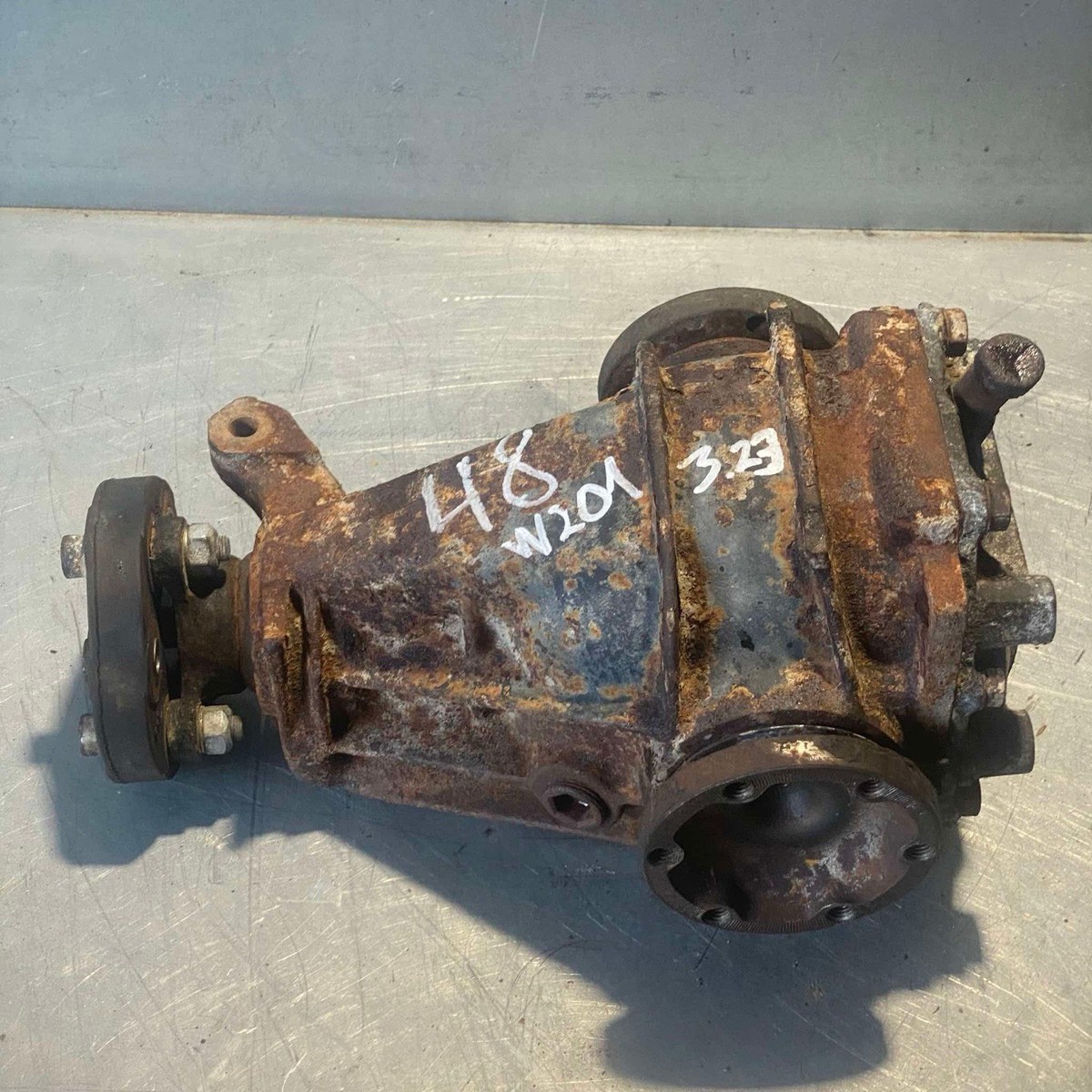 Mercedes-Benz W124 Rear Differential Assembly 2013510908 Ratio