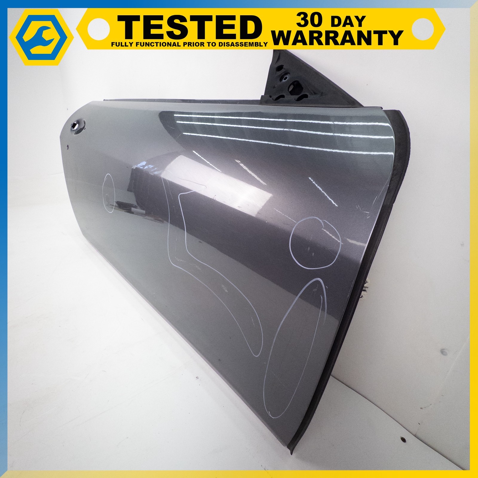Maserati GranTurismo S 2008-2014 Front Right Side panel Gray