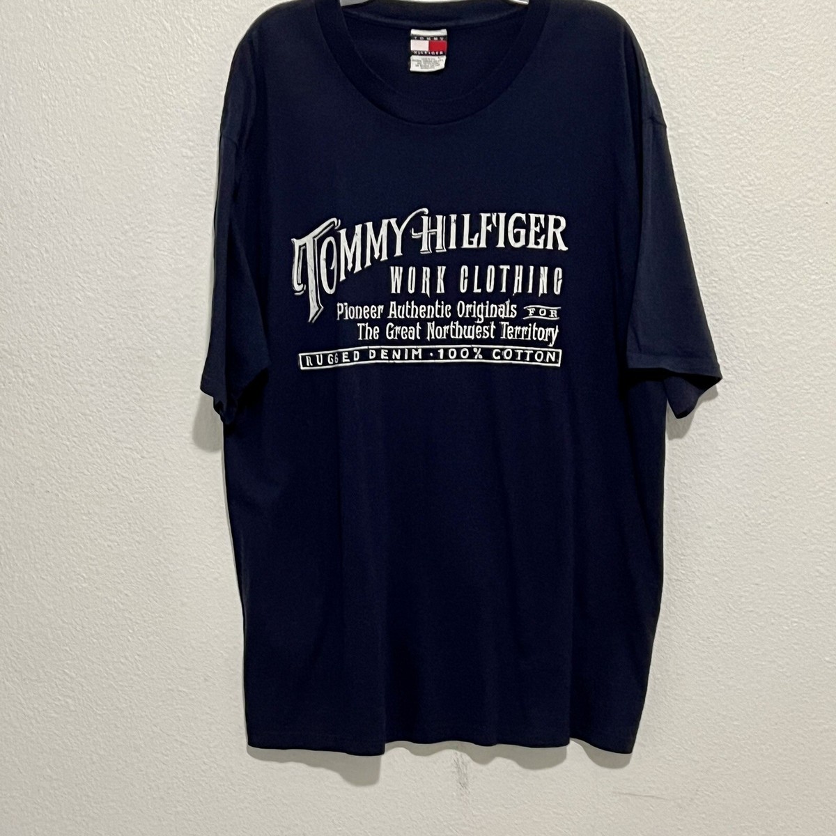 90s Vintage Tommy Hilfiger BOXY T Shirt Logo Single Stitch Drop