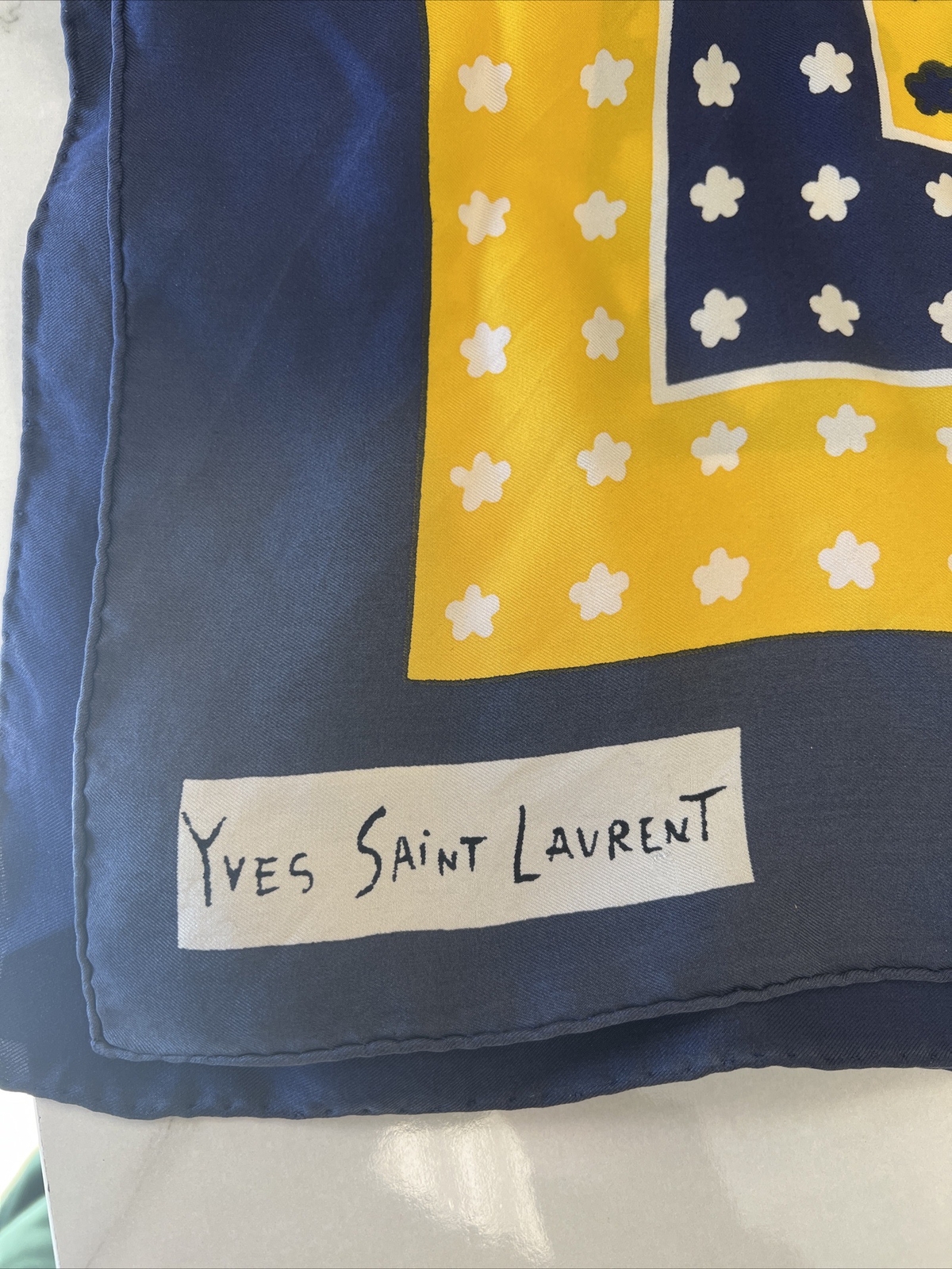 Sciarpa in twill YVES SAINT LAURENT blu navy giallo stampa piccoli fiori seta