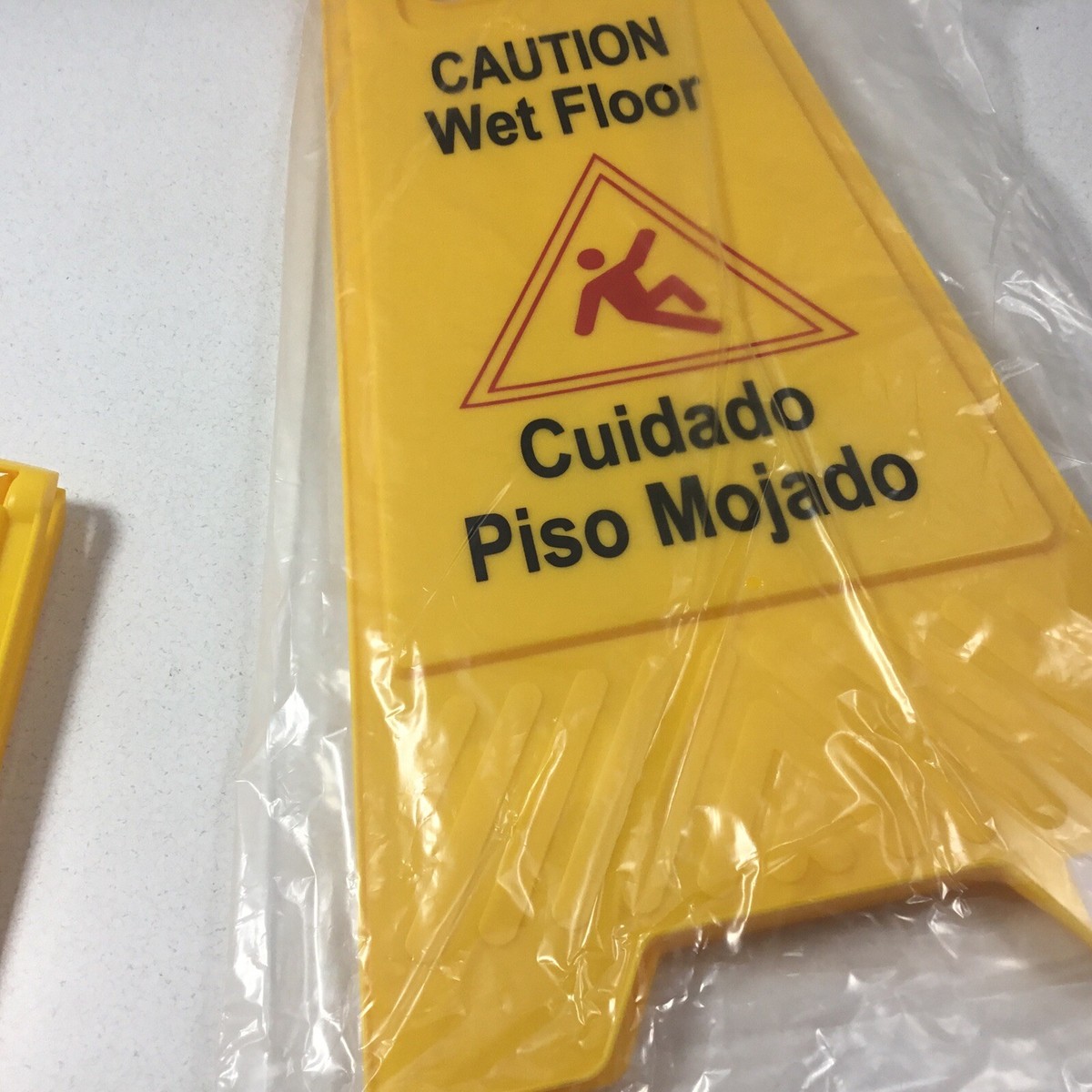 Cartello Pavimento Bagnato “Caution Floor Slippery When Wet” – Doppia Faccia Giallo, Autoportante In Plastica, Maniglia Integrata