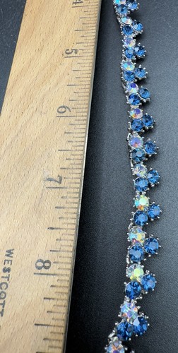 Set collana e orecchini VVTG corona Trifari firmata blu zaffiro e strass AB - Foto 8 di 11