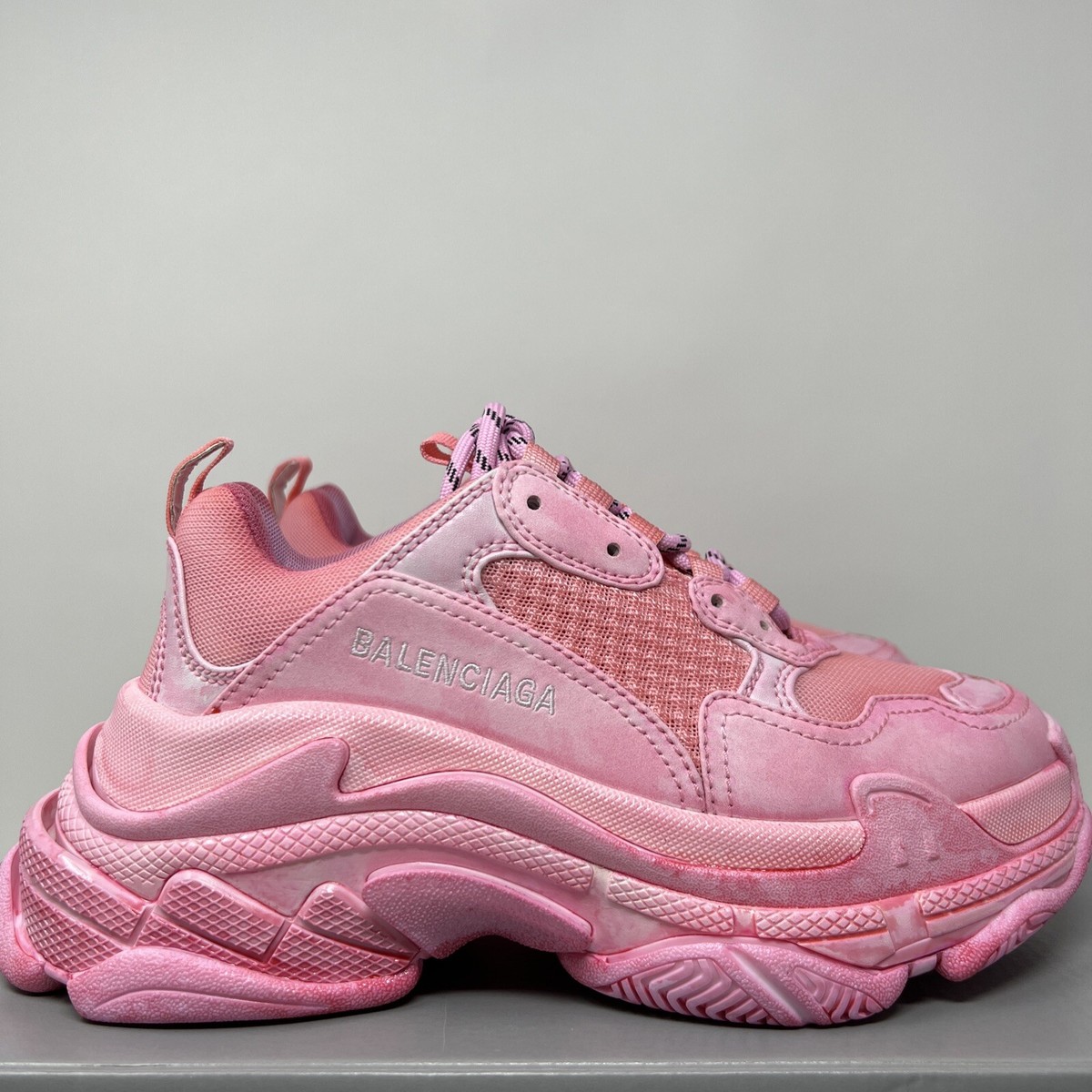 Balenciaga Triple S Women's Sneakers Size 36 EU / 6 US Pink Balenciaga Triple S Women's Sneakers Size 36 EU / 6 US Pink