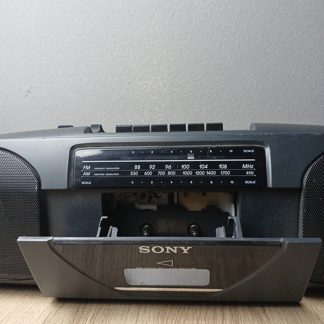 Sony CFS-201 Boombox AM/FM Cassette Radio Black Antennae Plug In Battery Powered