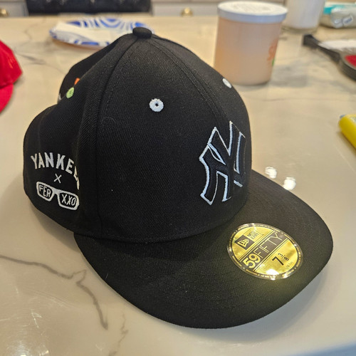 Limited-Edition New Era x Feid x New York Yankees 59FIFTY Size 7 3/8 "FERXXO"