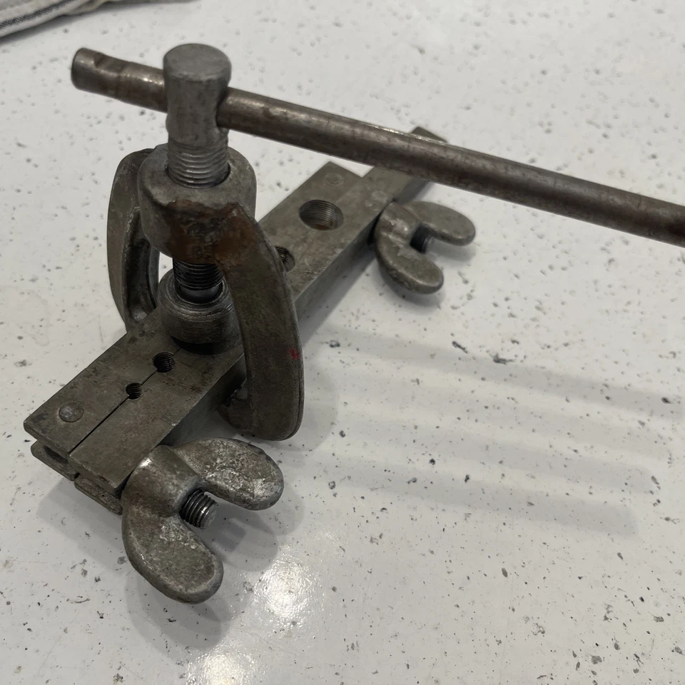 1/8" - 5/8" FLARING TOOL - Image 2 of 4