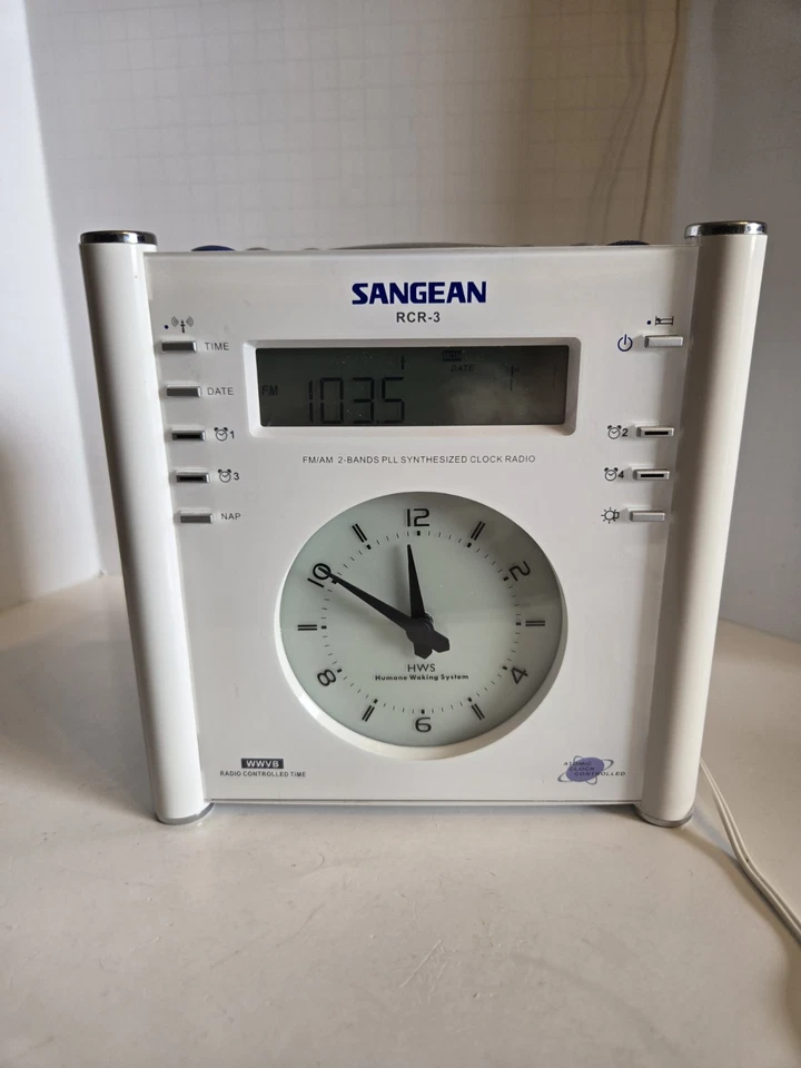 Sangean RCR-3 AM/FM Atomic Digital/Analog Clock Radio - White. Very Nice - Image 4 of 4