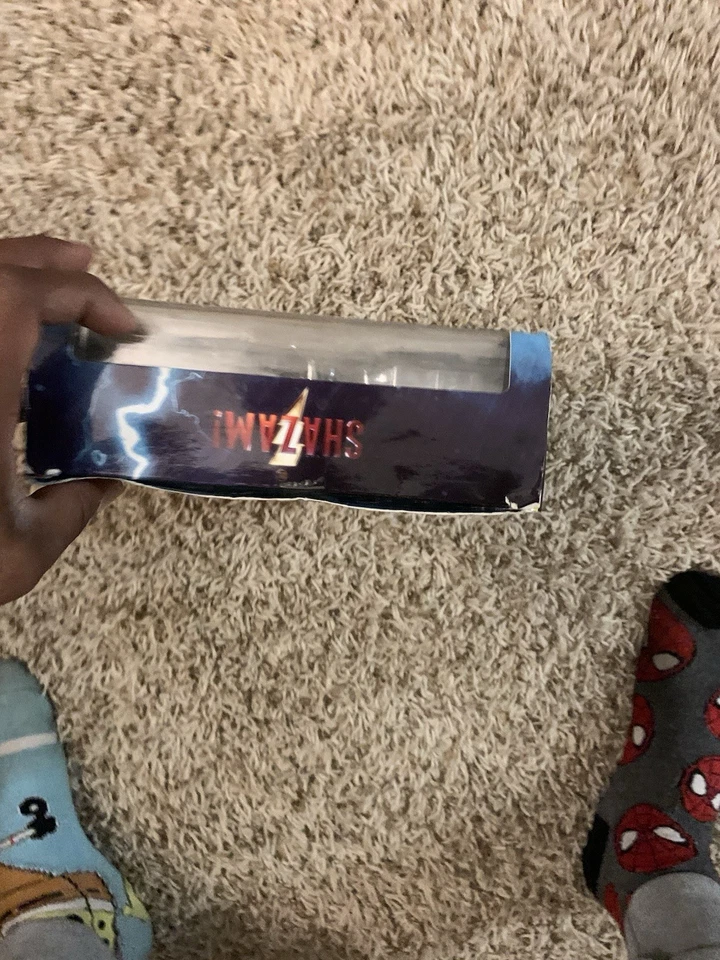 Medicom MAFEX Shazam! No. Figura de acción 101 Capitana Marvel DCU Foto 3 de 4