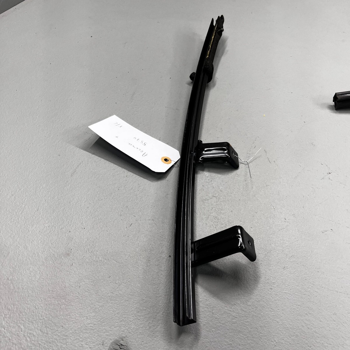 15-20 Acura TLX Front Left Door Window Running Channel Sash OEM