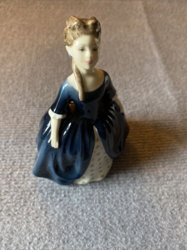 Figurine en porcelaine royale Doulton robe bleue Debbie HN 2385 1968 5 1/2"" L - Photo 1/8