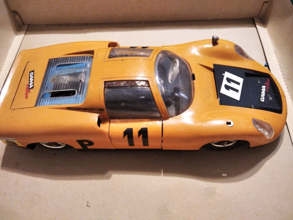 GAMA- PORSCHE CARRERA 10- LUNGHEZZA 32 CM- PLASTICA- A FRIZIONE-BUONE CONDIZIONI - Immagine 4 di 4