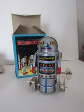 Robot-7 Reproduction Mechanical Walking Metal Robot