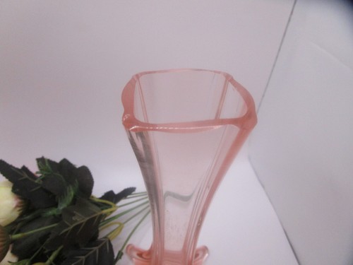SQUARE PINK GLASS SPECIMEN VASE - Picture 2 of 7