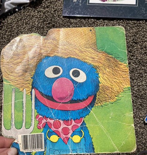 VINTAGE 1979 SESAME STREET Golden Shape Book FARMER GROVER Book Children RARE - Picture 3 of 3