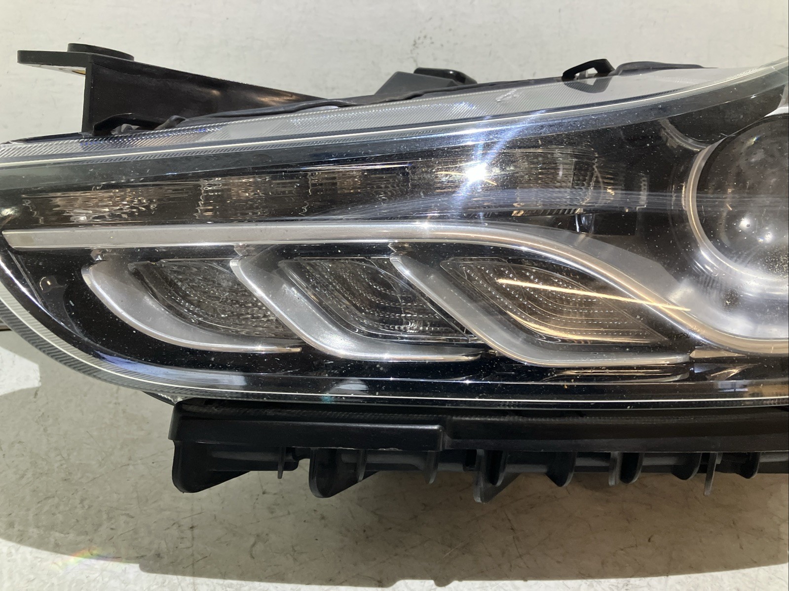 Maserati Ghibli 2014-2017 LEFT+UPPER+OUTER Headlight