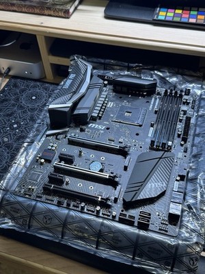 MSI X470 GAMING PRO CARBON MOTHERBOARD