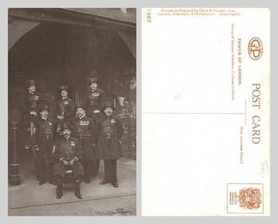 Vintage Postkarte - Yeoman Warders Beefeaters Tower of London Gruppe - UNBESPOSTED
