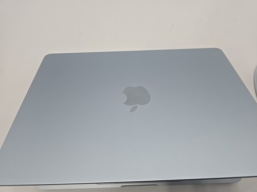 MacBook Air 13" M4 8-rdzeniowy procesor graficzny A3240 16gb ram 256gb ssd 2025 Open Box Sky Blue - Zdjęcie 7 z 8