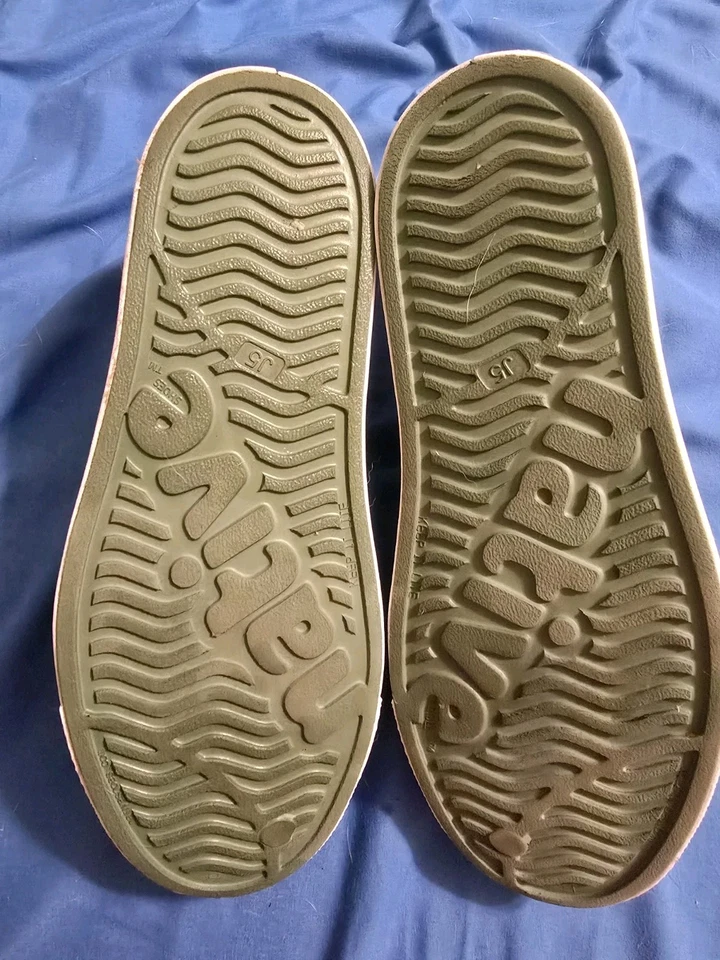 Native Jefferson Block Slip On Sneaker Size J5 Army Green/Orange Peeling On Back - Image 2 of 4