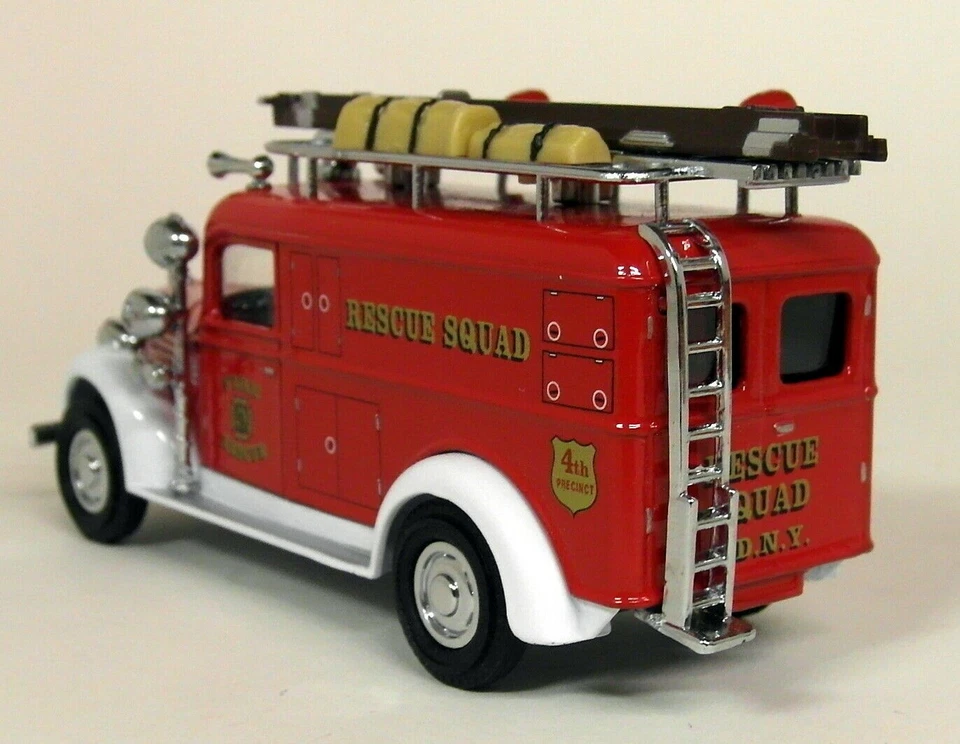 Matchbox Yesteryear YFE10 1937 GMC Rescue Squad Van Diecast model Fire Truck - Image 3 of 3