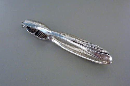 1von2 - Cascanueces antiguo / antiguo alicates de nuez plateado metal forma orgánica - Imagen 2 de 7