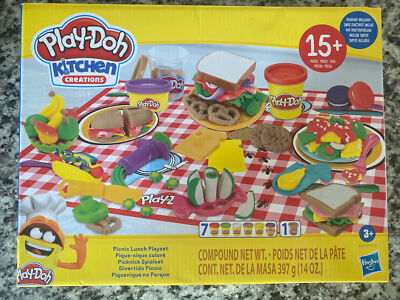 Play-Doh Kitchen Creations Spinning Treats Mixer.      P-9