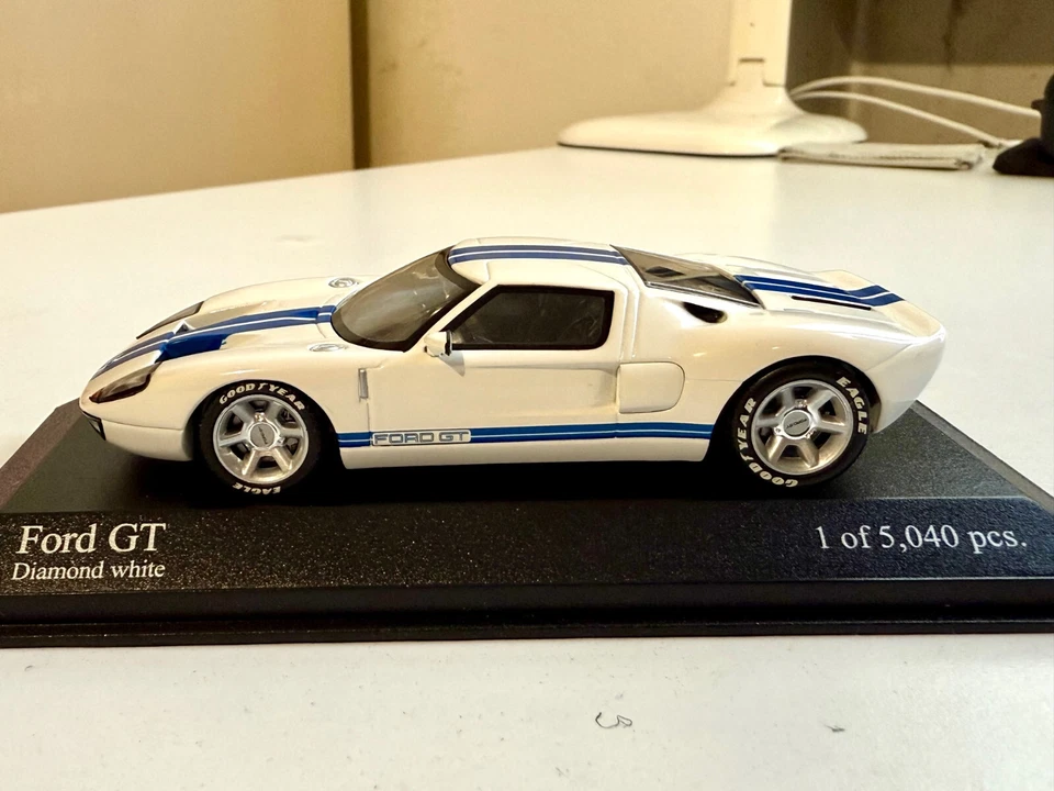 MINICHAMPS 400082320 FORD GT 2004 BIANCO 1/43 - Immagine 2 di 4