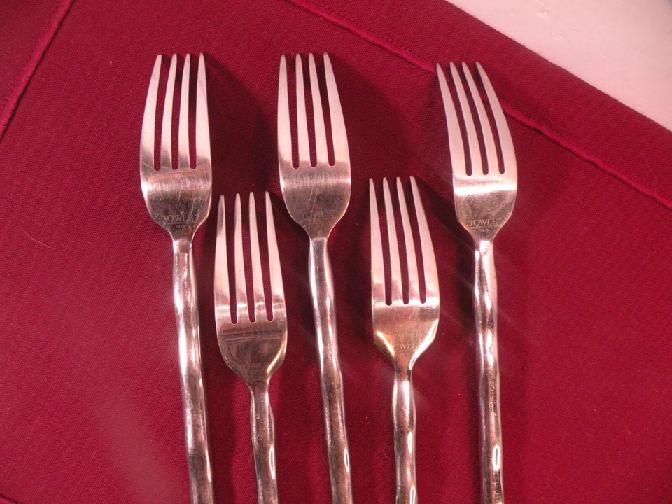 Juego de 5 tenedores de cena TOWLE acero inoxidable mango ondulado CALYPSO 8 1/8" Foto 4 de 4