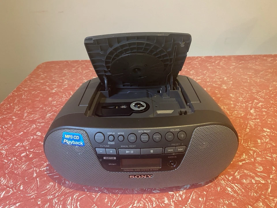 Sony ZS-S10CP Portable CD MP3 Player AM/FM Radio AUX - Tested & Working in VCG! - image 2 of 4