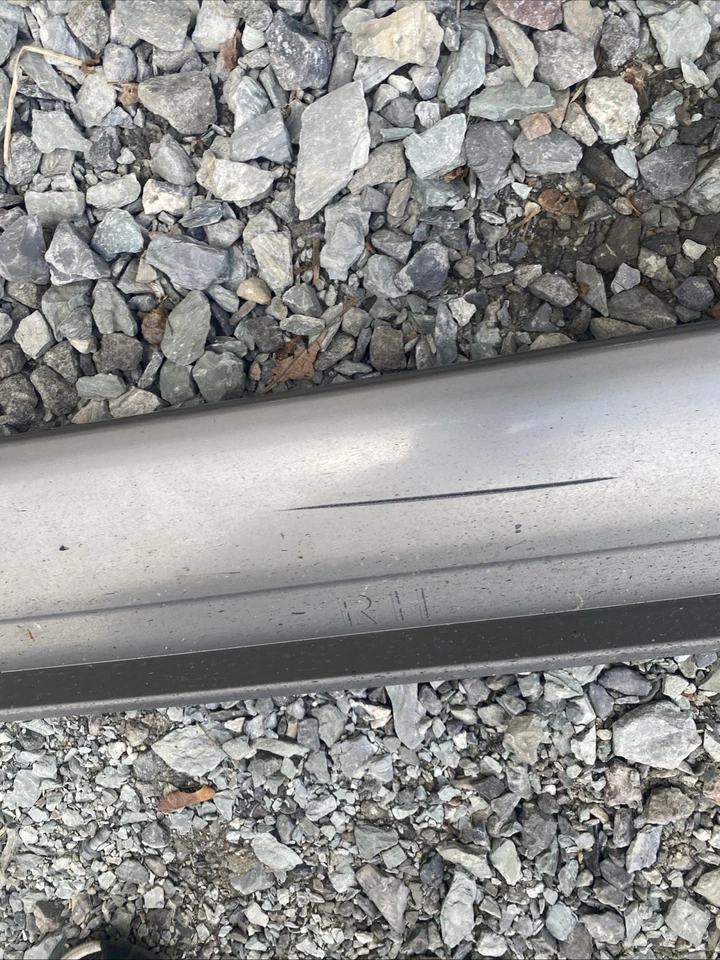 Subaru Impreza Sti 2006 2007 sedán pasajero inferior derecho OEM falda basculante 26P Foto 4 de 4