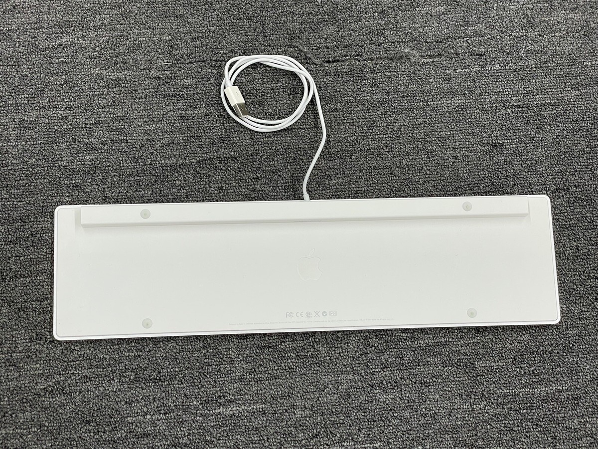 キーボード Apple Keyboard with Numeric Keypad A1243 Apple A1243 / MB110LL/A Aluminum USB Wired Keyboard with
