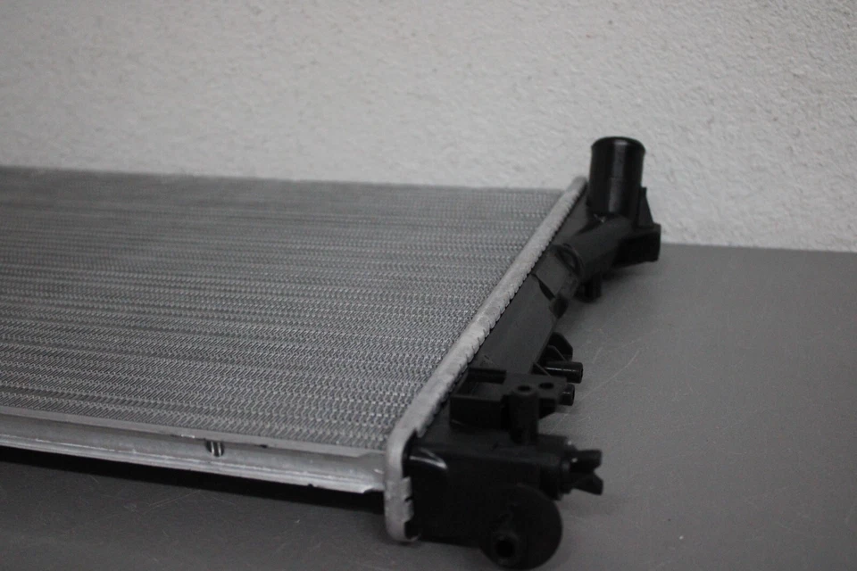 2004 2009 SAAB 9-3 SERIES RADIATOR - Imagem 3 de 4