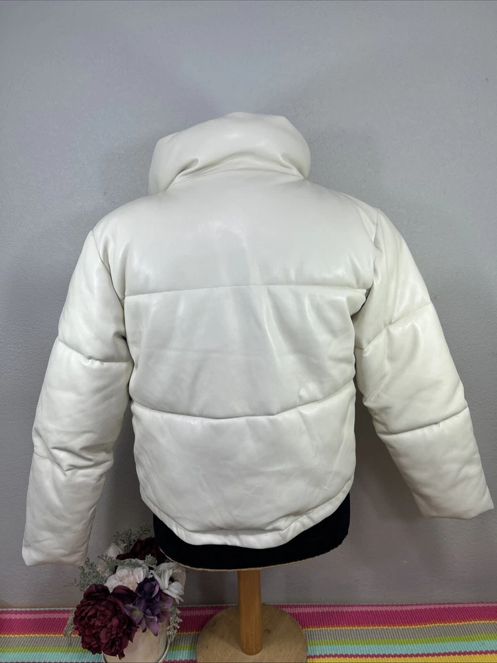 Abercrombie & Fitch Women’s Cream Vegan Leather A&F Mini Puffer Jacket Coat Med. - Image 4 of 4