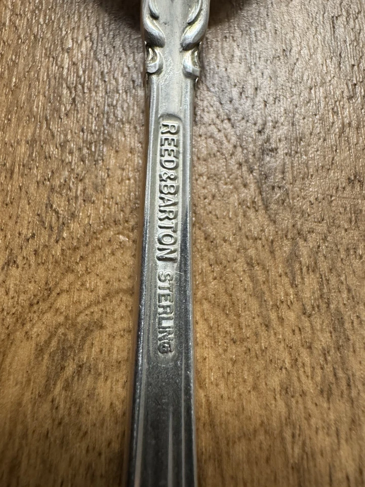 Reed & Barton Siglo XVIII Plata Esterlina BonBon Cuchara Shell Cuenco Sin Mono Foto 4 de 4