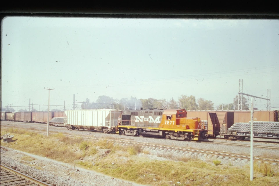 NdeM 7277 mexico dec95 ektachrome train photo slide 35mm - Image 1 of 1
