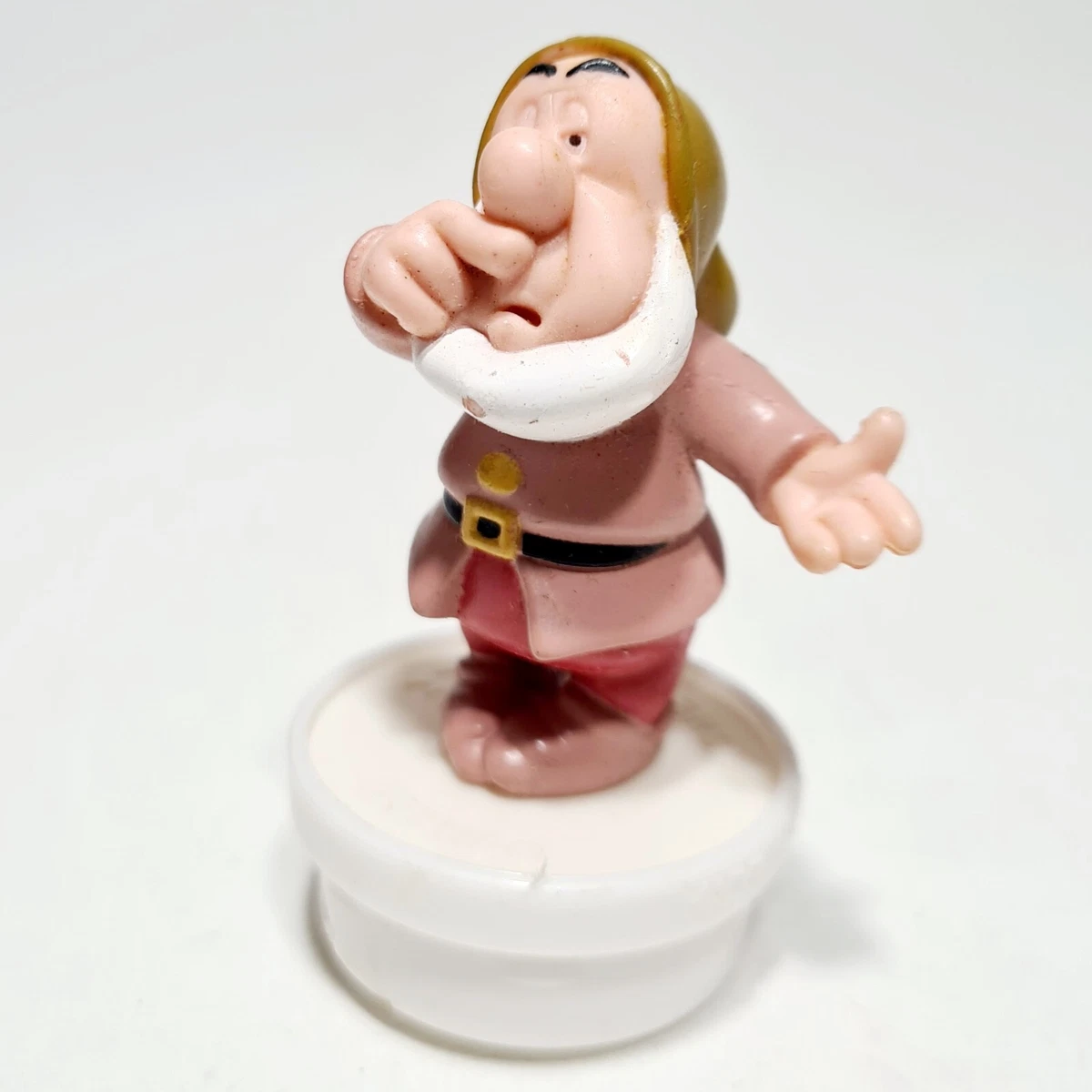 ©1996 Nestlé SMARTIES® Disney Schneewittchen Topper HATSCHI Sneezy Stopfenfigur