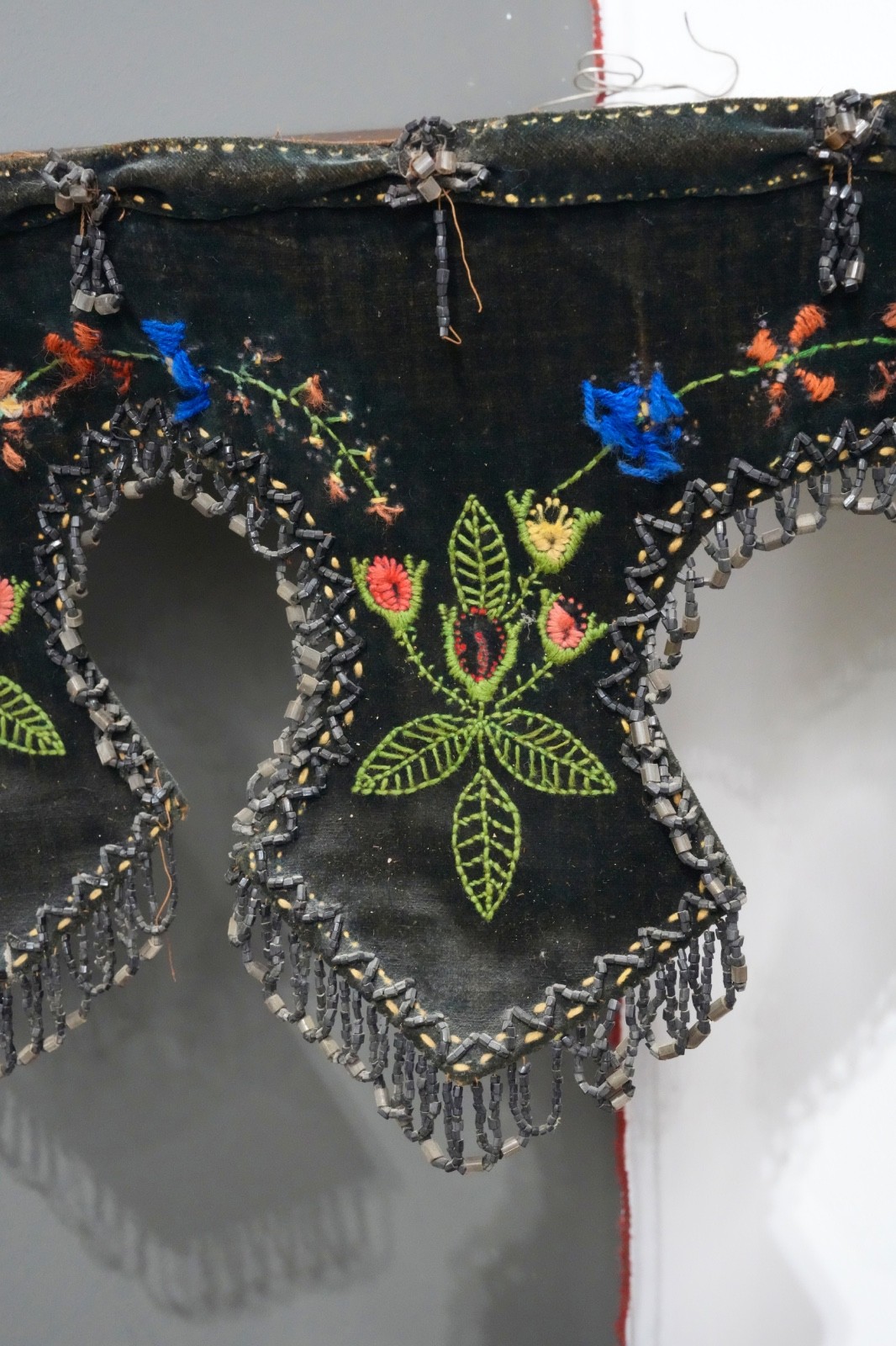 Victorian Antique Walnut Etagere Beaded Fridge hanging corner Display Stand RARE