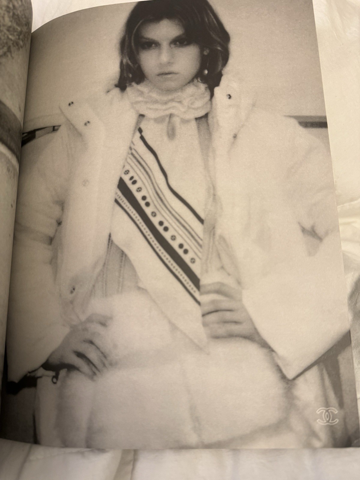 Chanel Lookbook Fall/Winter 2000 model Angela Lindvall Karl Lagerfeld thumbnail 10