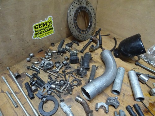 2000 Yamaha R1 Job Lot Nuts Bolts Cover Disc Linkage Spindles Washers - Picture 3 of 3