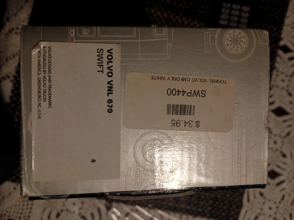 Tonkin Replicas Precision Series cabine de metal fundido colecionável em escala 1:53 branca... - Imagem 3 de 4