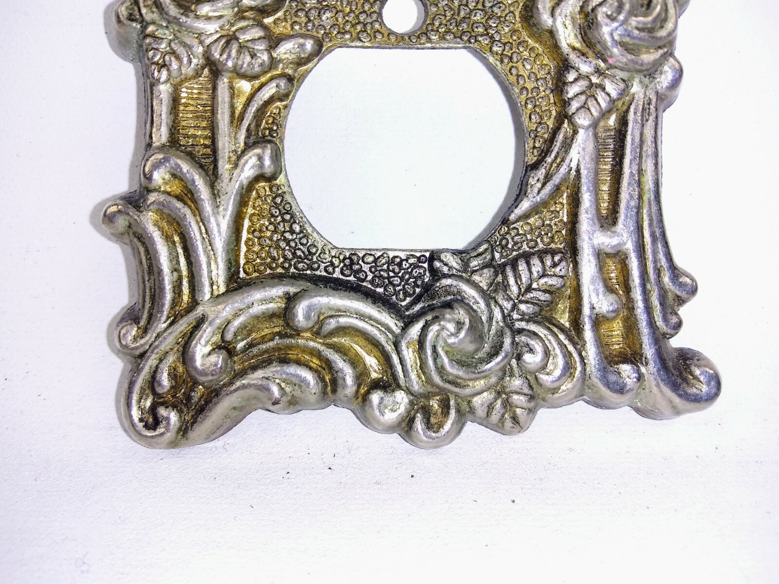 Vintage French Provincial Metal Duplex Wall Plate Gem