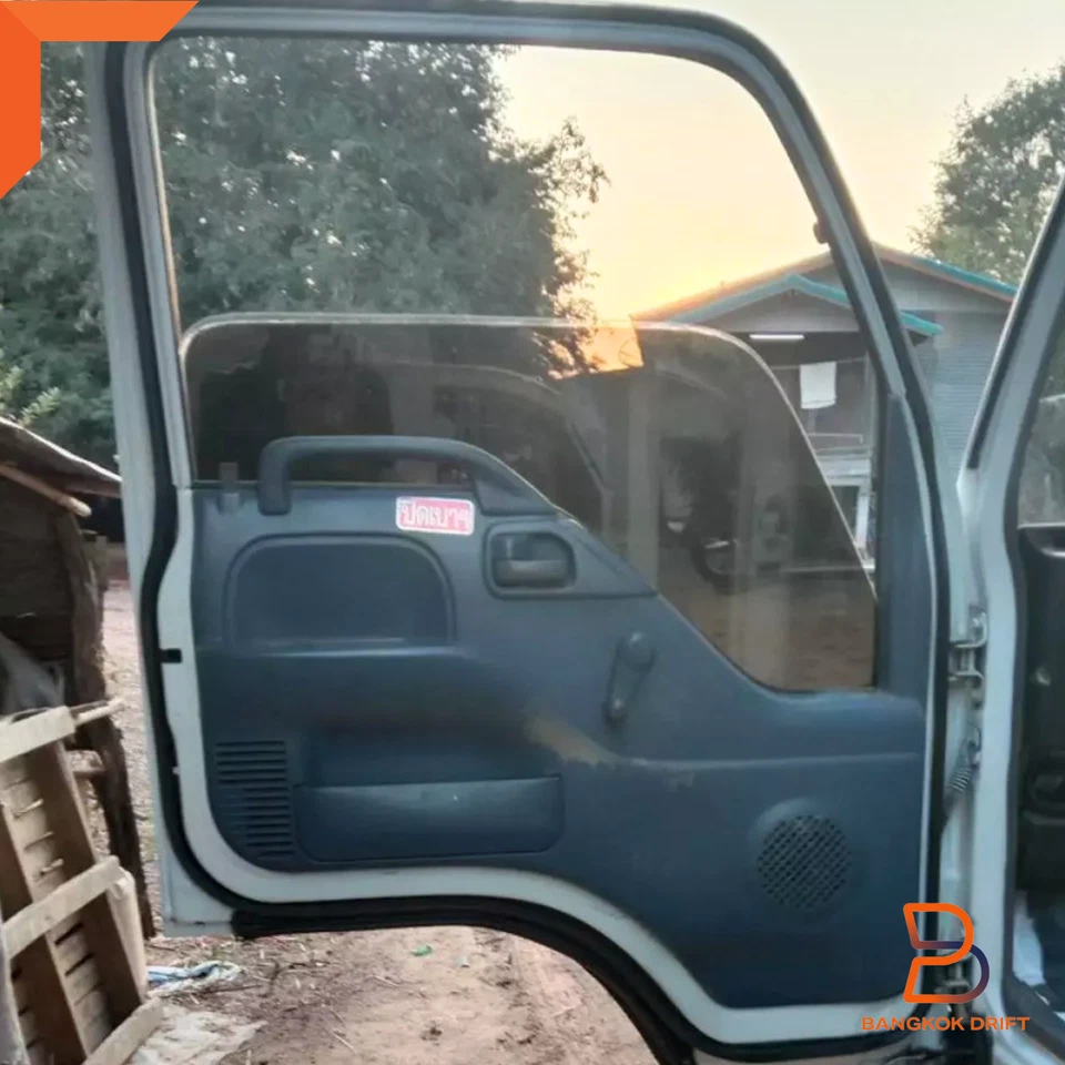 GREY LH RH INNER FRONT DOOR PANEL MANUAL WINDOW FOR ISUZU NPR NKR NQR ELF 95-05 - Image 3 of 4