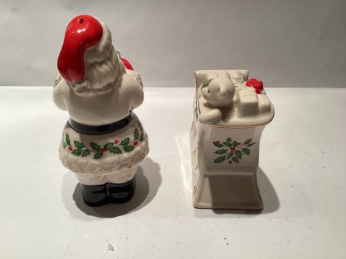 Santa Claus and Presents on Sleigh salt and pepper shaker set - Picture 3 of 6