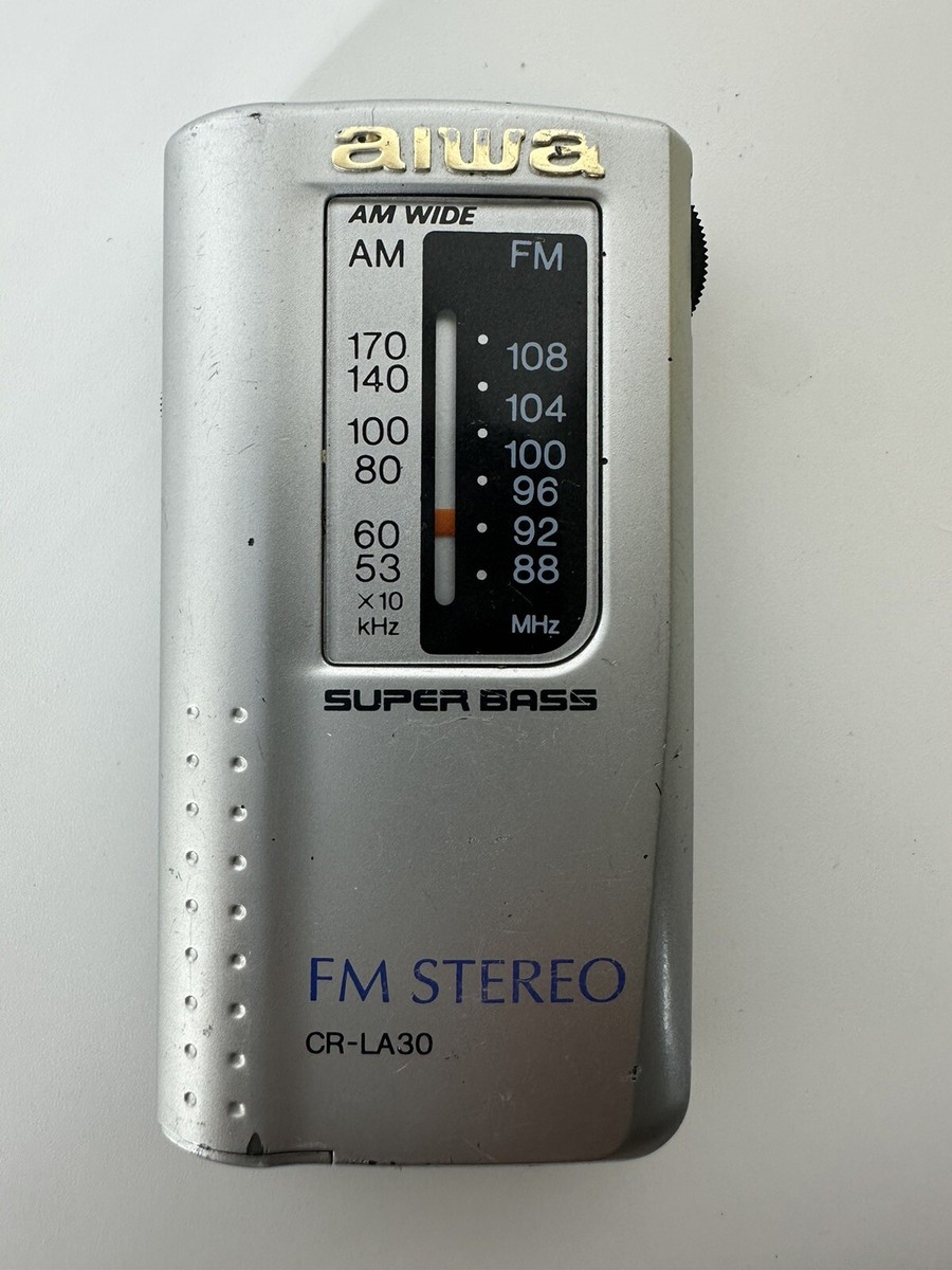 AIWA Super Bass AM/FM Stereo Radio CR-LA30 + New Apple ear