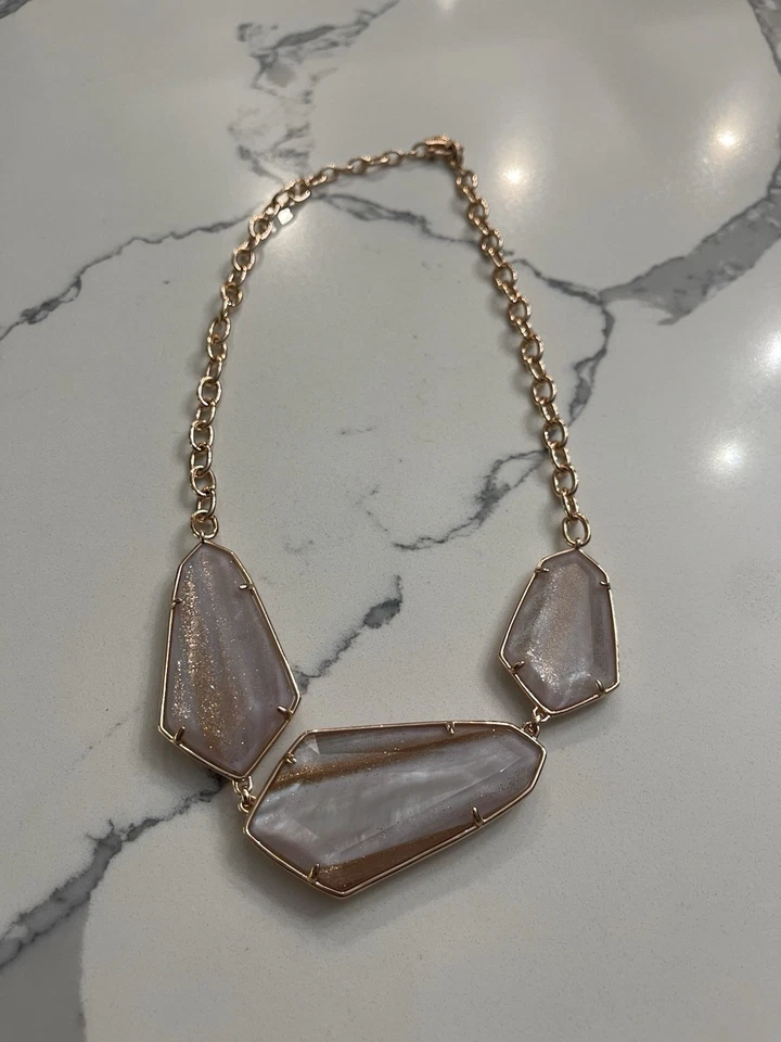 Colar Kendra Scott Rose Dusted Rose Gold Ella pré-usado com saco de pó sem caixa - Imagem 3 de 4